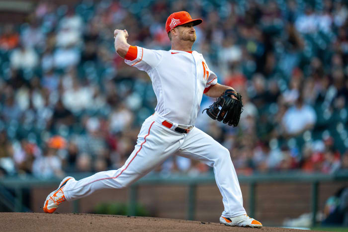 SF Giants starting pitcher Alex Cobb delivers a pitch against the Cincinnati Reds during the first inning at Oracle Park on August 29, 2023.
